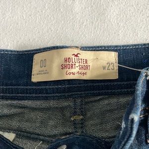 Hollister short-shorts